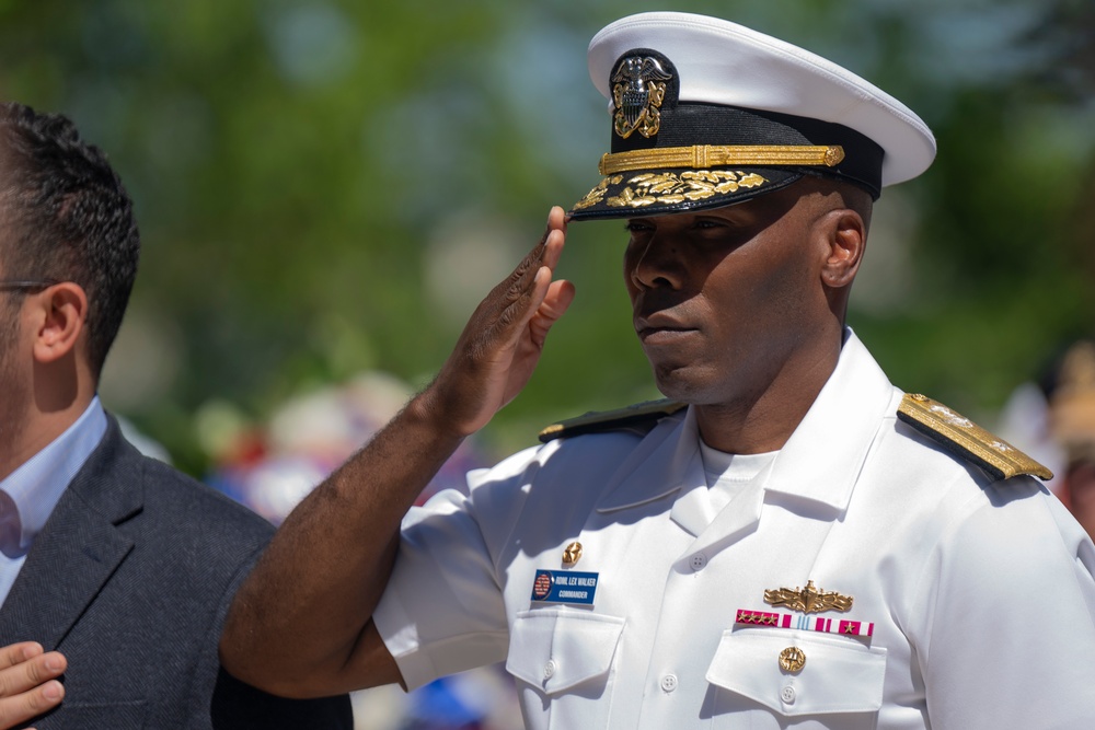 FWNY25: U.S. Marines and Sailors hold wreath laying ceremony