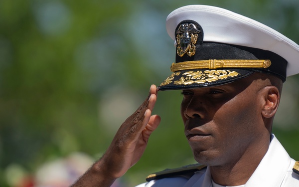 FWNY25: U.S. Marines and Sailors hold wreath laying ceremony