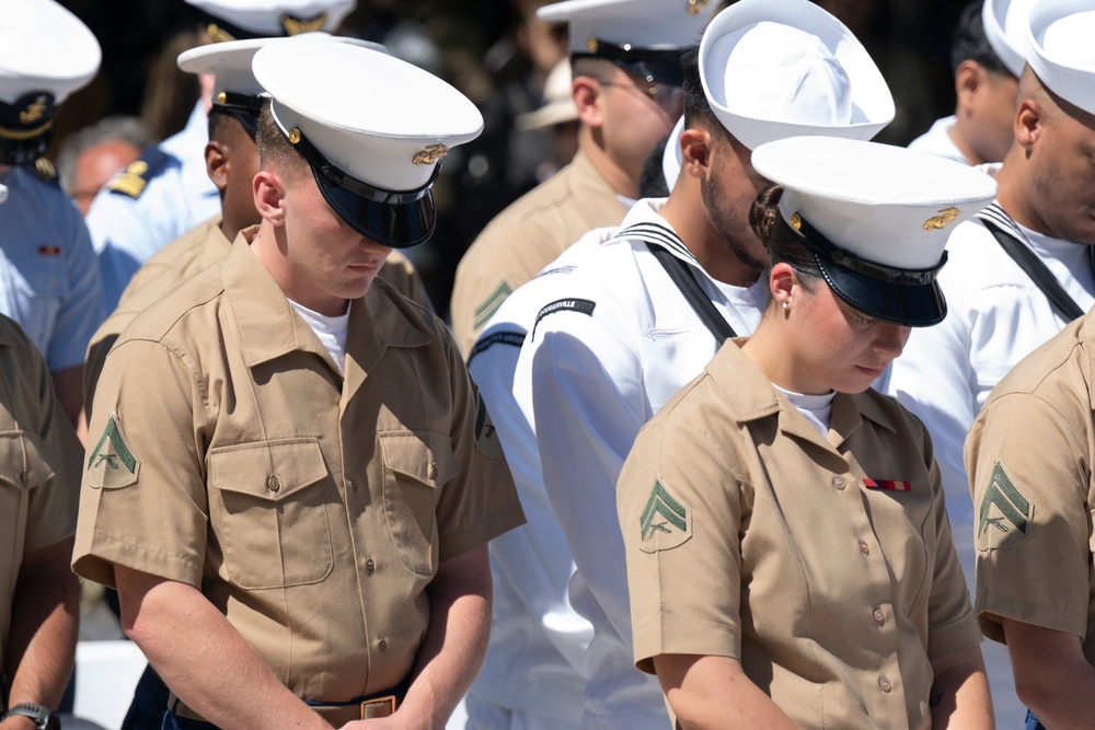 FWNY25: U.S. Marines and Sailors hold wreath laying ceremony