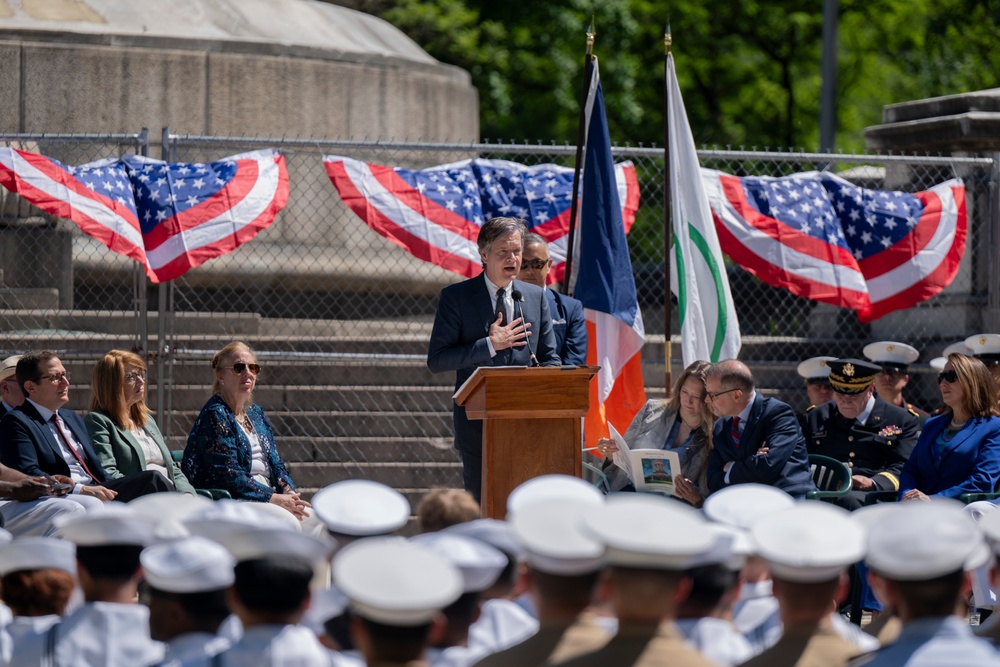 FWNY25: U.S. Marines and Sailors hold wreath laying ceremony