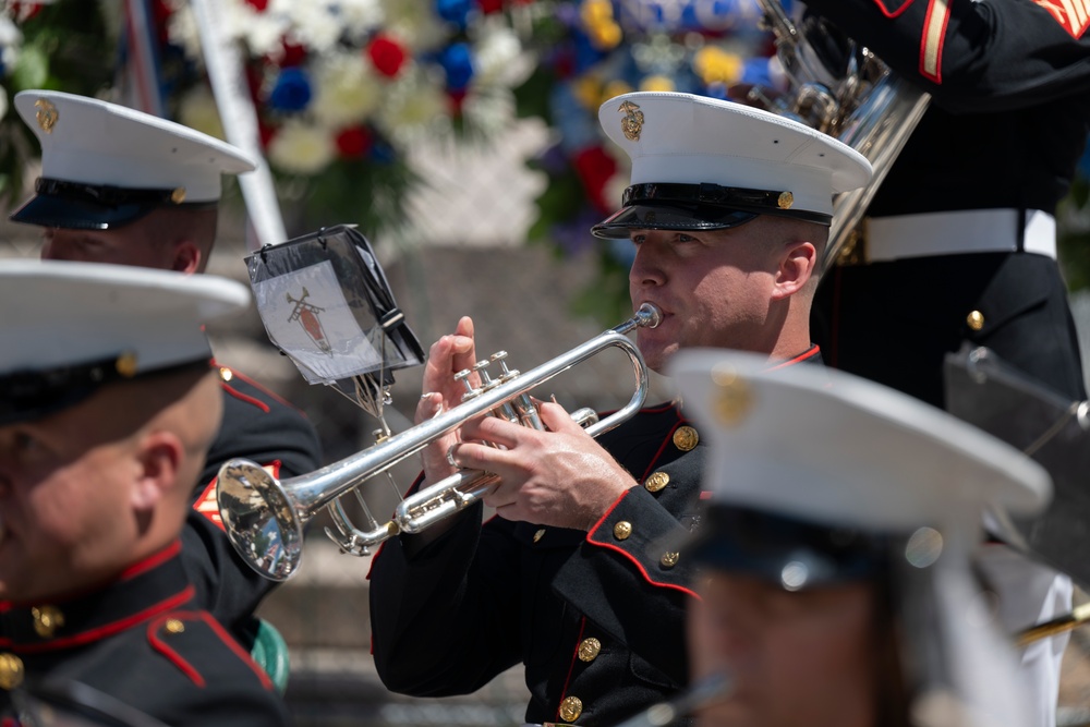 FWNY25: U.S. Marines and Sailors hold wreath laying ceremony