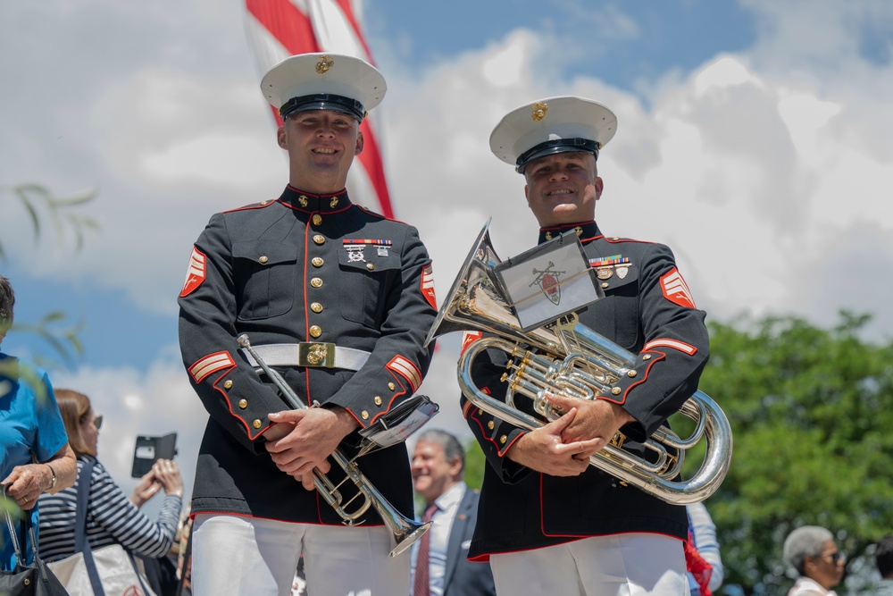 FWNY25: U.S. Marines and Sailors hold wreath laying ceremony