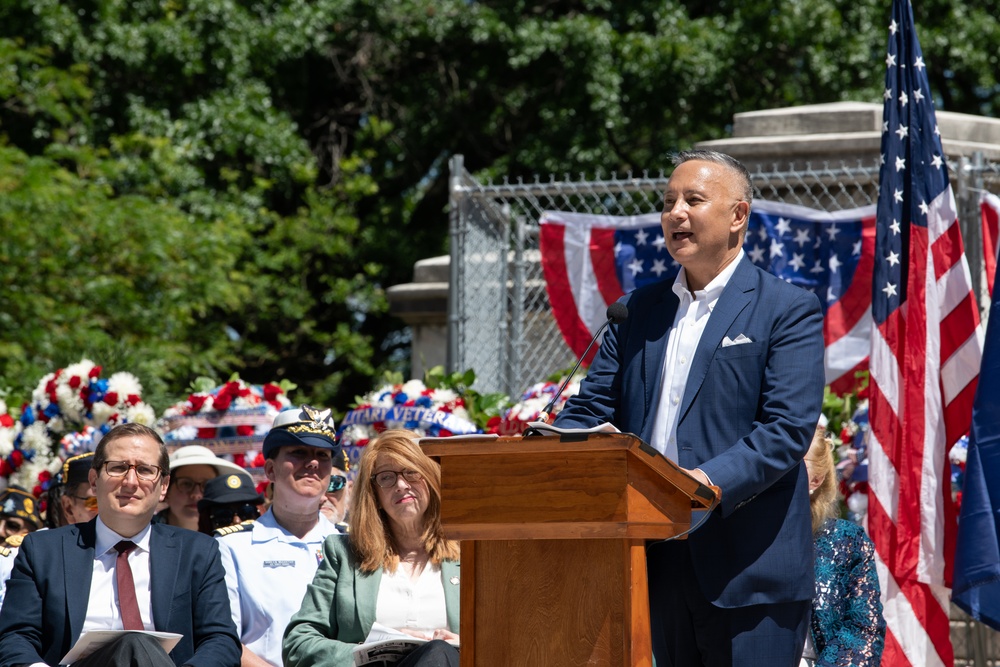 FWNY25; U.S. Marines and Sailors hold wreath laying ceremony