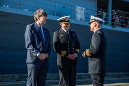 Blue Ridge Arrives in Wellington, New Zealand for the First Time