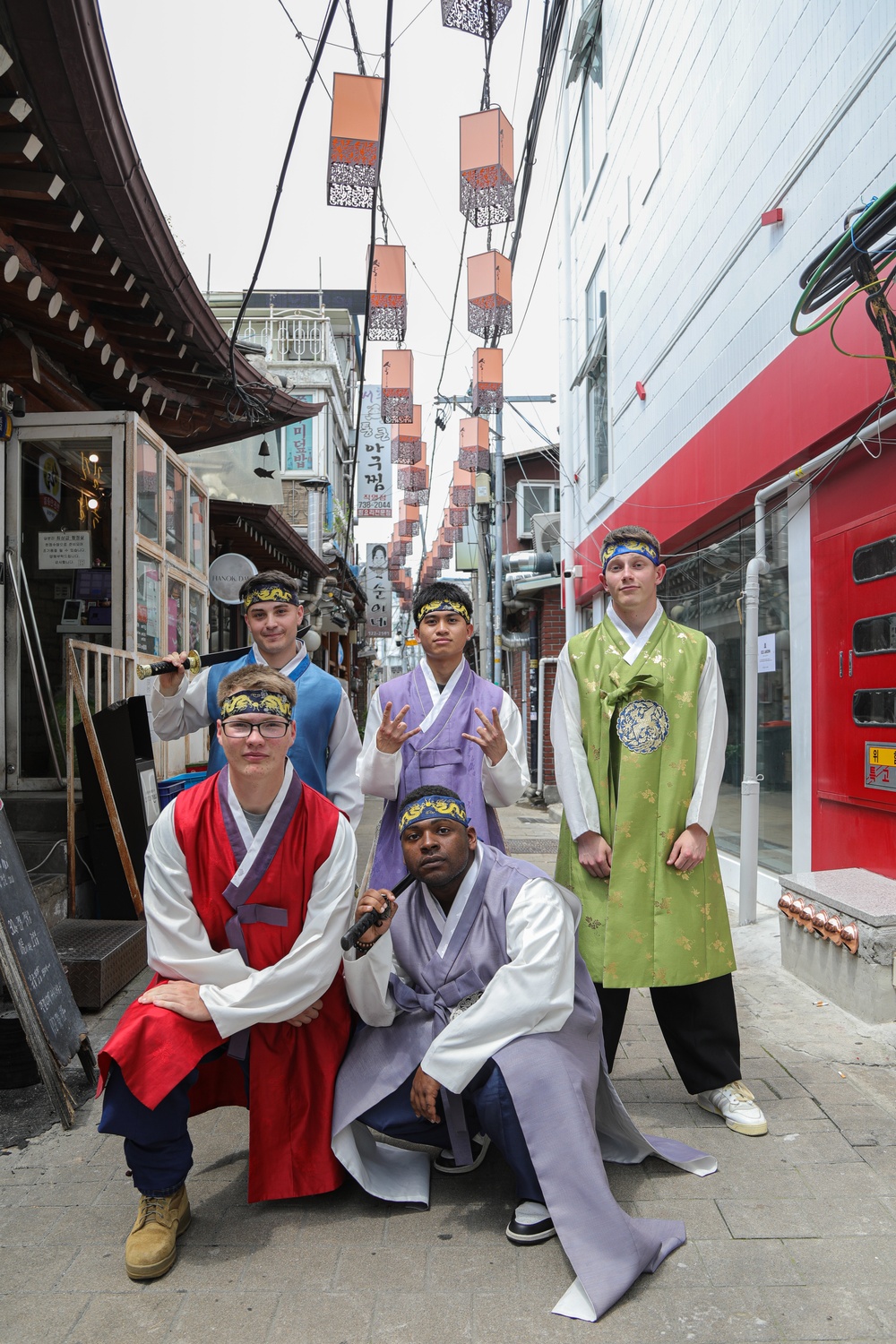CRO Hosts Insadong &amp; Gyeongbok Palace Newcomers Tour