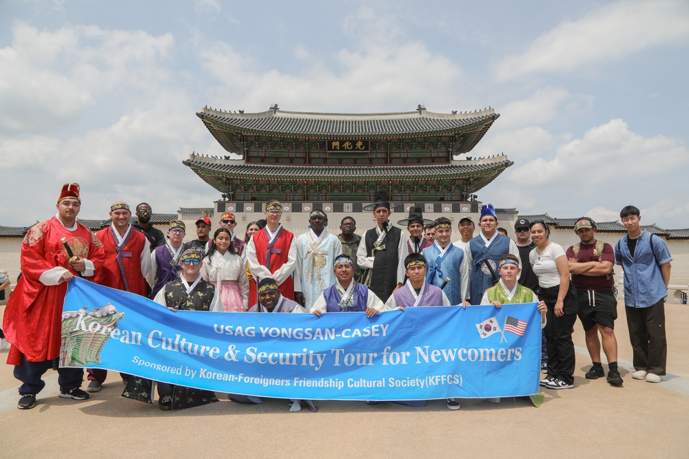 CRO Hosts Insadong &amp; Gyeongbok Palace Newcomers Tour