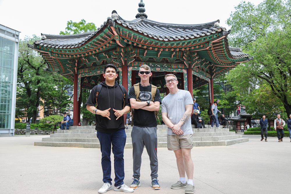 CRO Hosts Insadong &amp; Gyeongbok Palace Newcomers Tour