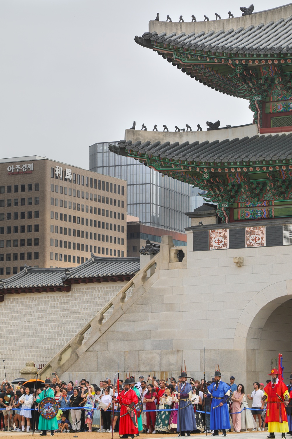CRO Hosts Insadong &amp; Gyeongbok Palace Newcomers Tour