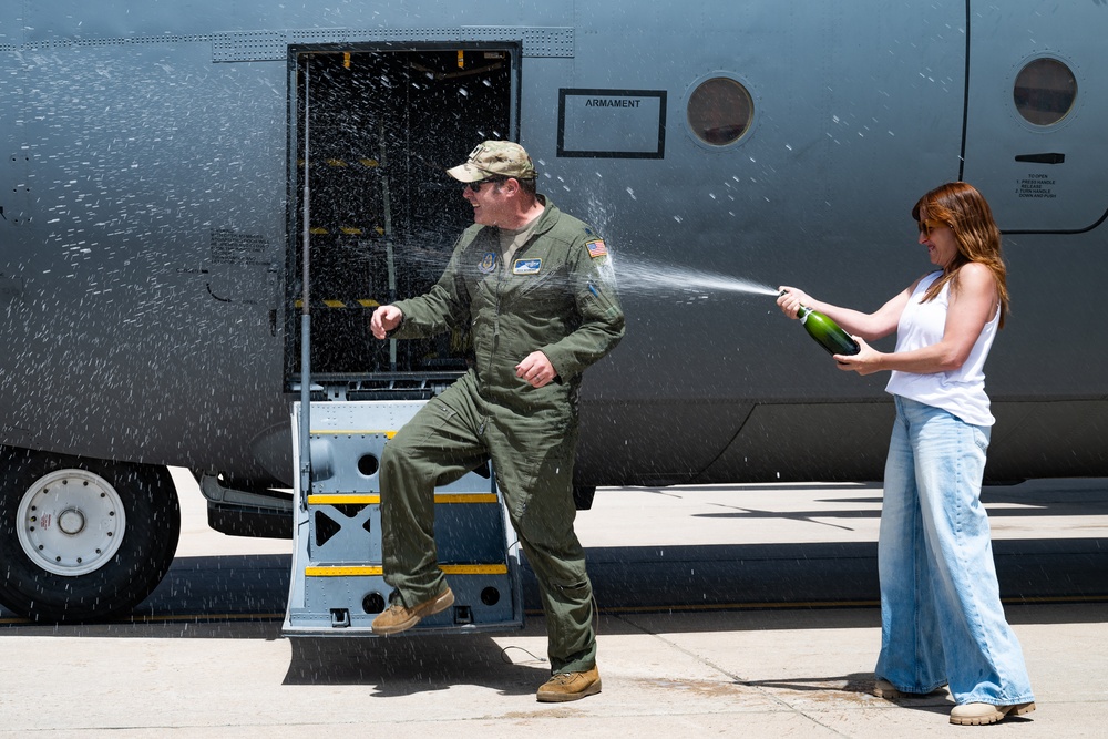 302d Operations Group deputy commander accomplishes fini flight