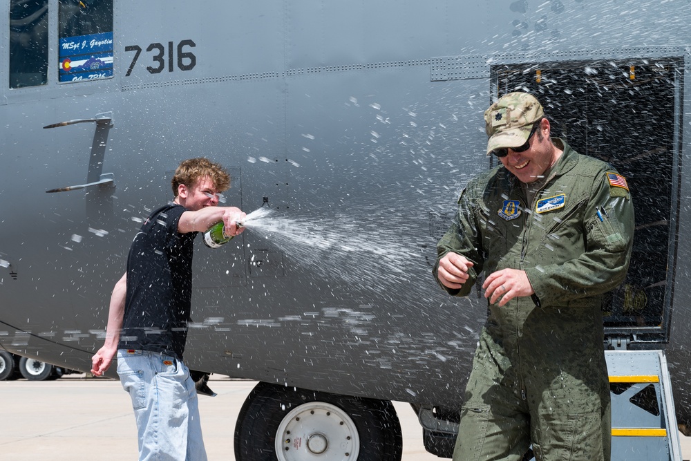 302d Operations Group deputy commander accomplishes fini flight