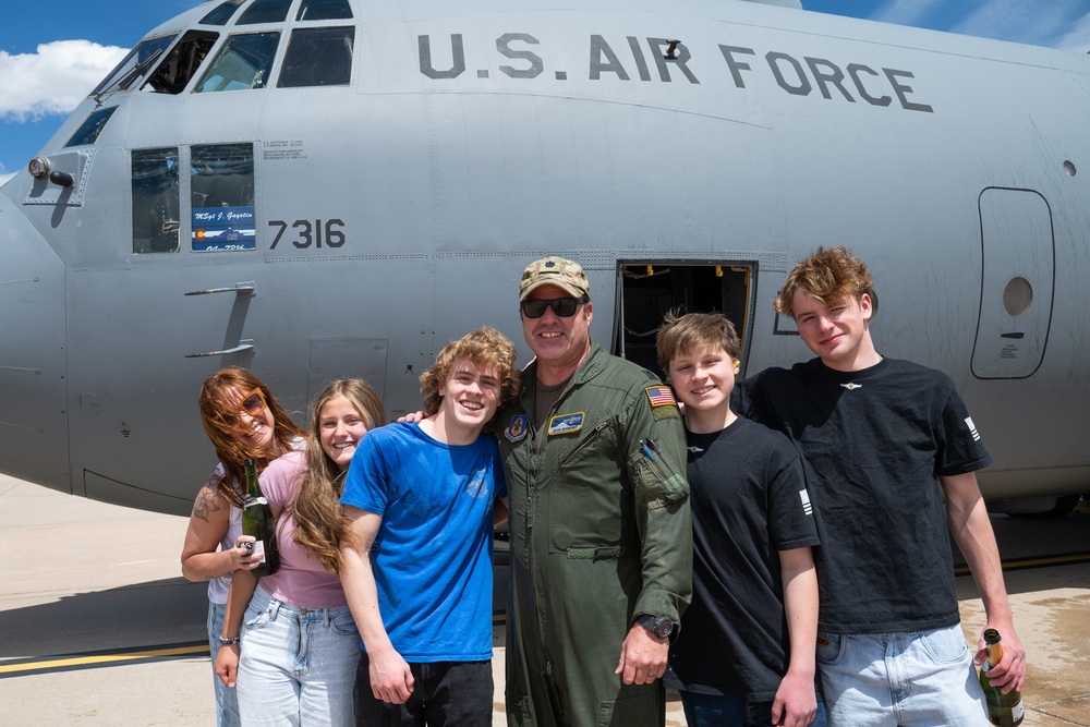 302d Operations Group deputy commander accomplishes fini flight