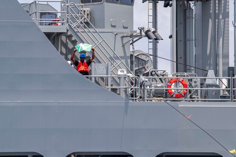 USS Higbee Conducts Replenishment-at-Sea