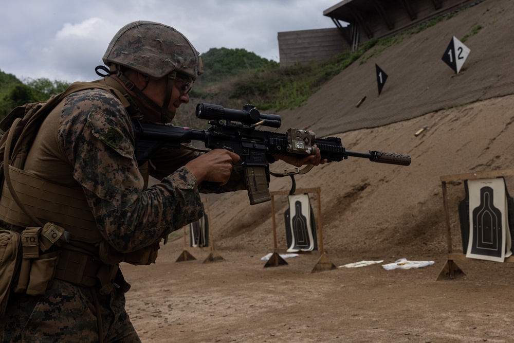 Activated Reserve Marines Conduct a Live Fire Range during Korea Viper 25.4