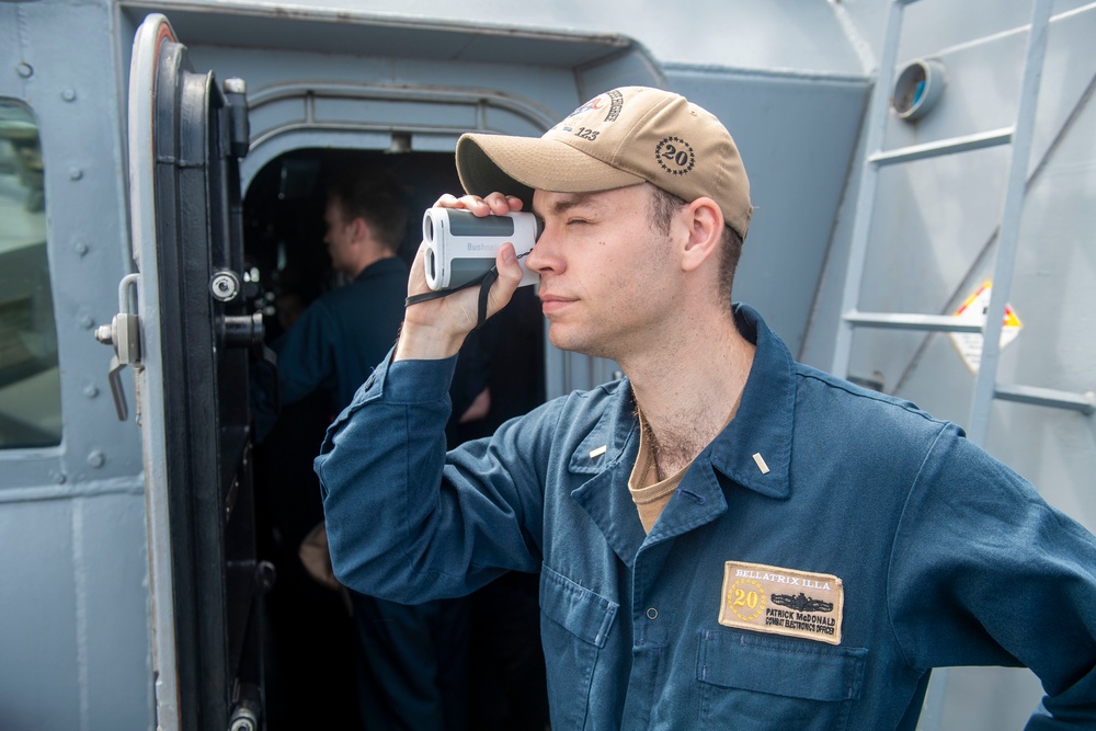 Sailor Uses Rangefinder