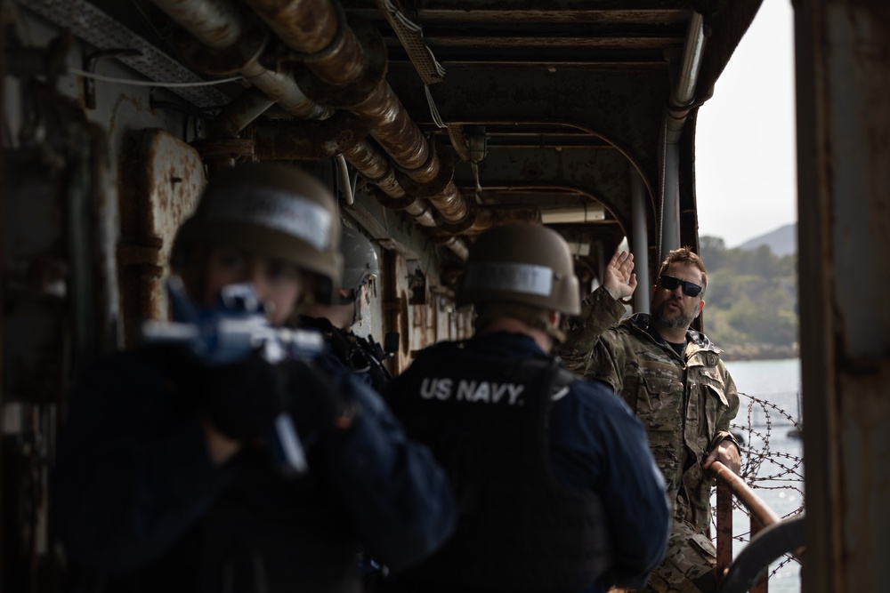 USS Oscar Austin (DDG 79) Conducts Visit, Board, Search and Seizure (VBSS) Certification in Souda Bay, Greece