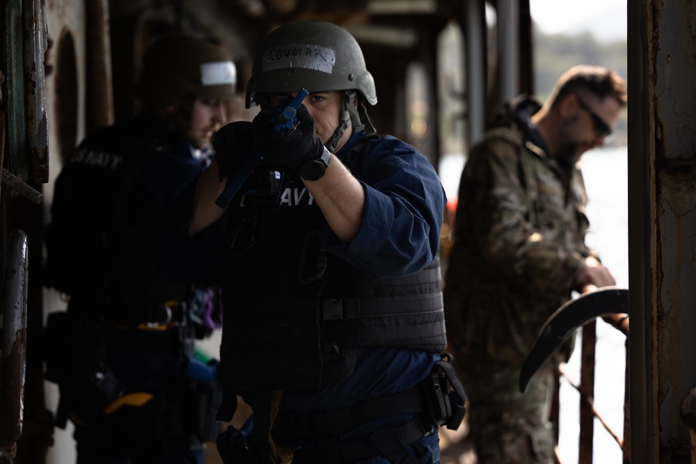 USS Oscar Austin (DDG 79) Conducts Visit, Board, Search and Seizure (VBSS) Certification in Souda Bay, Greece