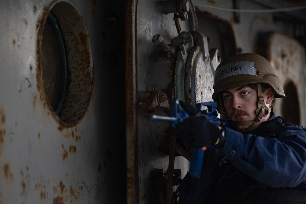USS Oscar Austin (DDG 79) Conducts Visit, Board, Search and Seizure (VBSS) Certification in Souda Bay, Greece