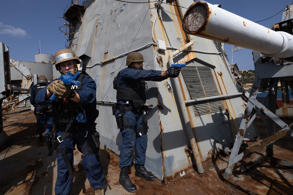 USS Oscar Austin (DDG 79) Conducts Visit, Board, Search and Seizure (VBSS) Certification in Souda Bay, Greece