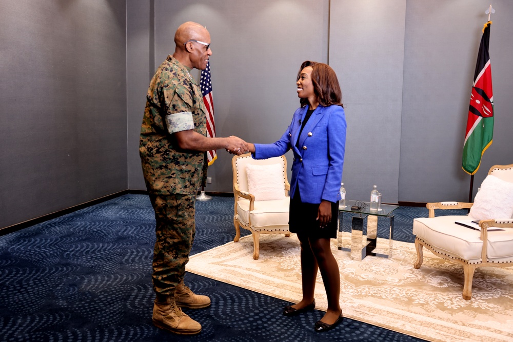 U.S. Marine Corps Gen. Michael Langley meets with journalist at the African Chiefs of Defense Conference 2025