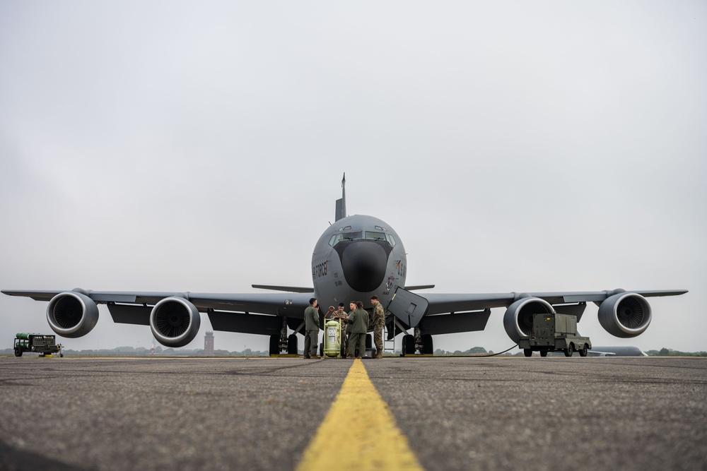 100th ARW refuels, trains with Norwegian allies