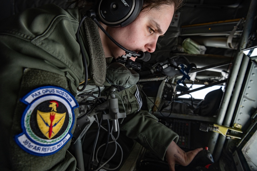 100th ARW refuels, trains with Norwegian allies