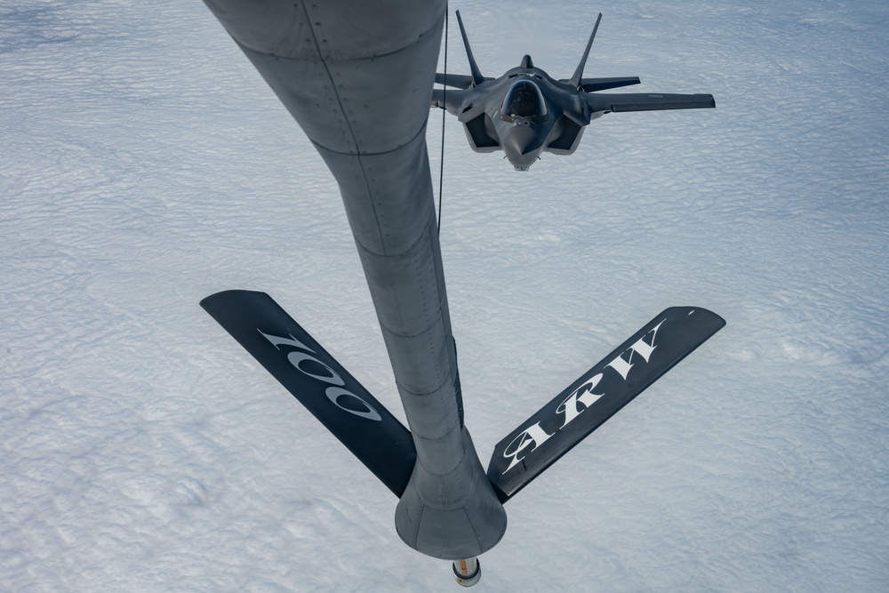 100th ARW refuels, trains with Norwegian allies