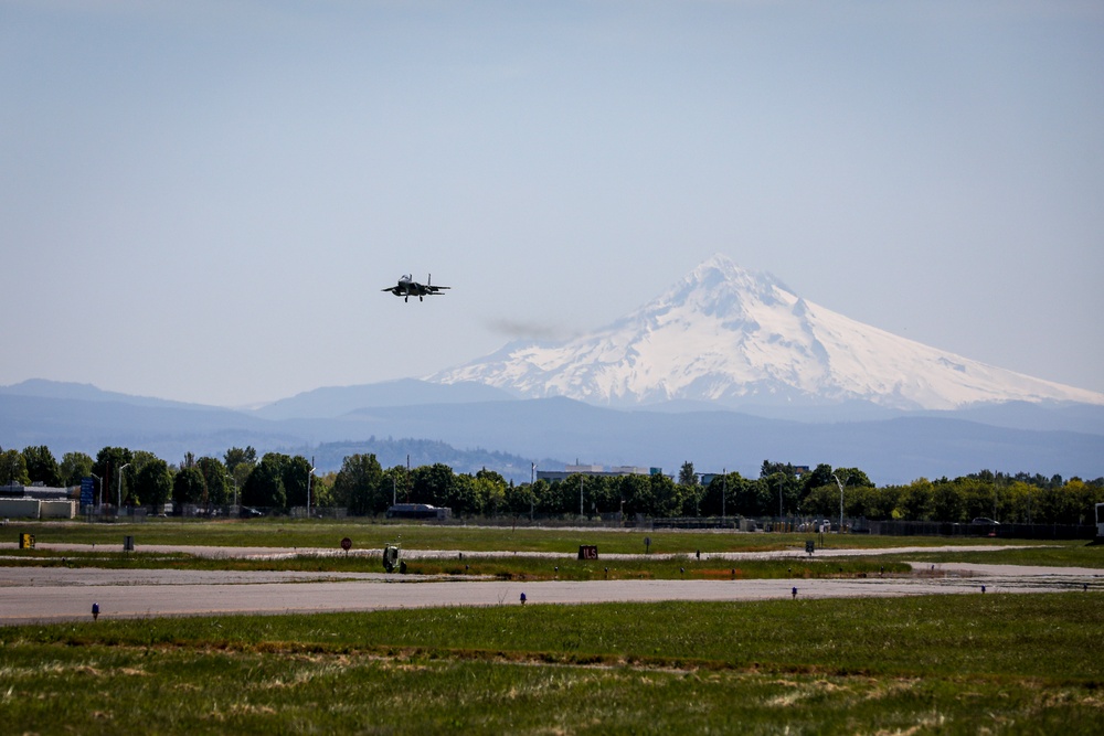 Nordhaus visits Oregon Guard's 142nd Wing