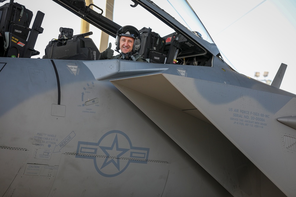 Nordhaus visits Oregon Guard's 142nd Wing