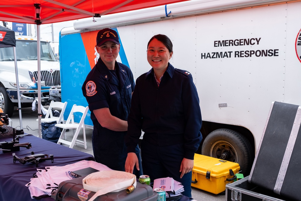 Coast Guard Recruiters, Atlantic Strike Team, and Divers Engage with Public During Fleet Week New York 2025