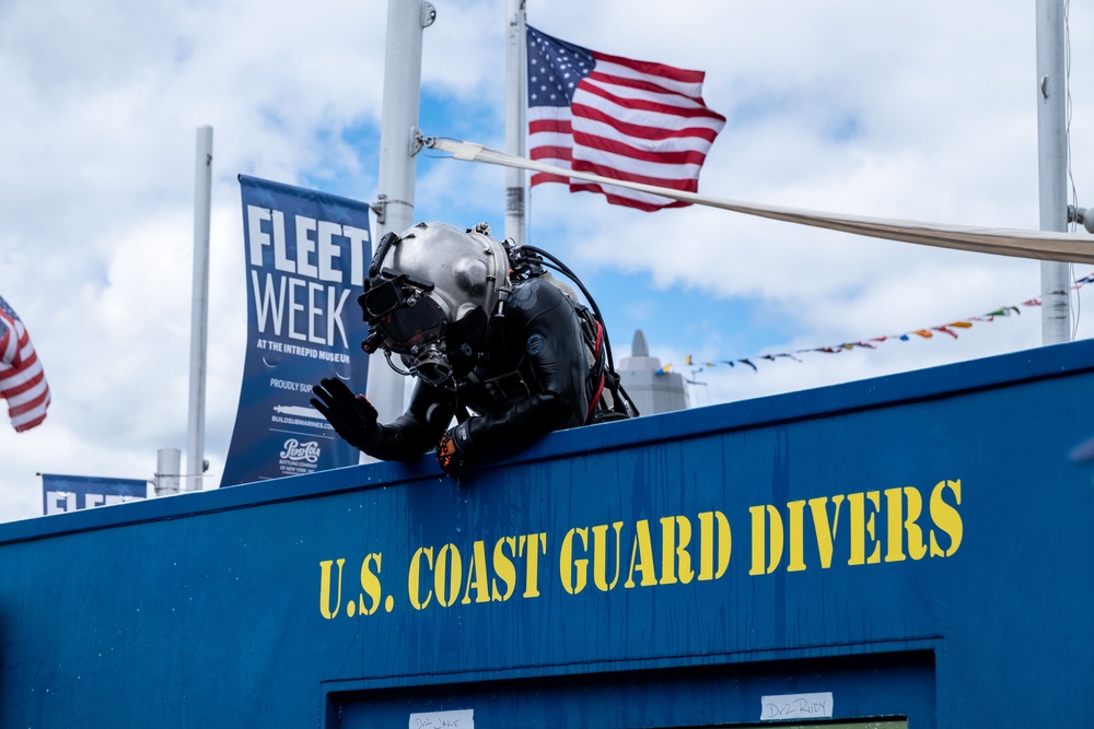 Coast Guard Recruiters, Atlantic Strike Team, and Divers Engage with Public During Fleet Week New York 2025