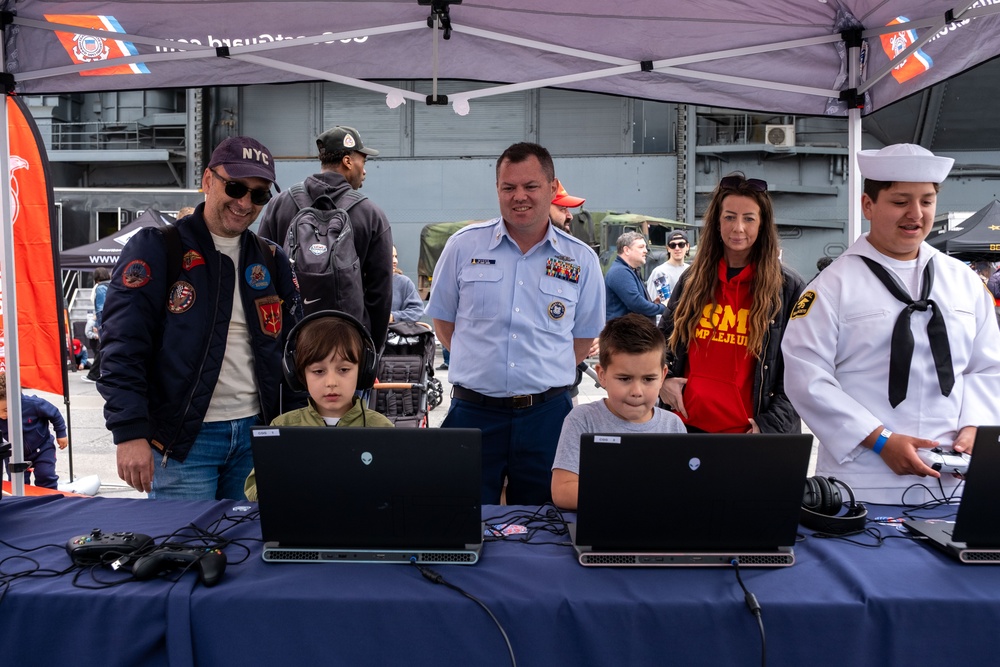 Coast Guard Recruiters, Atlantic Strike Team, and Divers Engage with Public During Fleet Week New York 2025