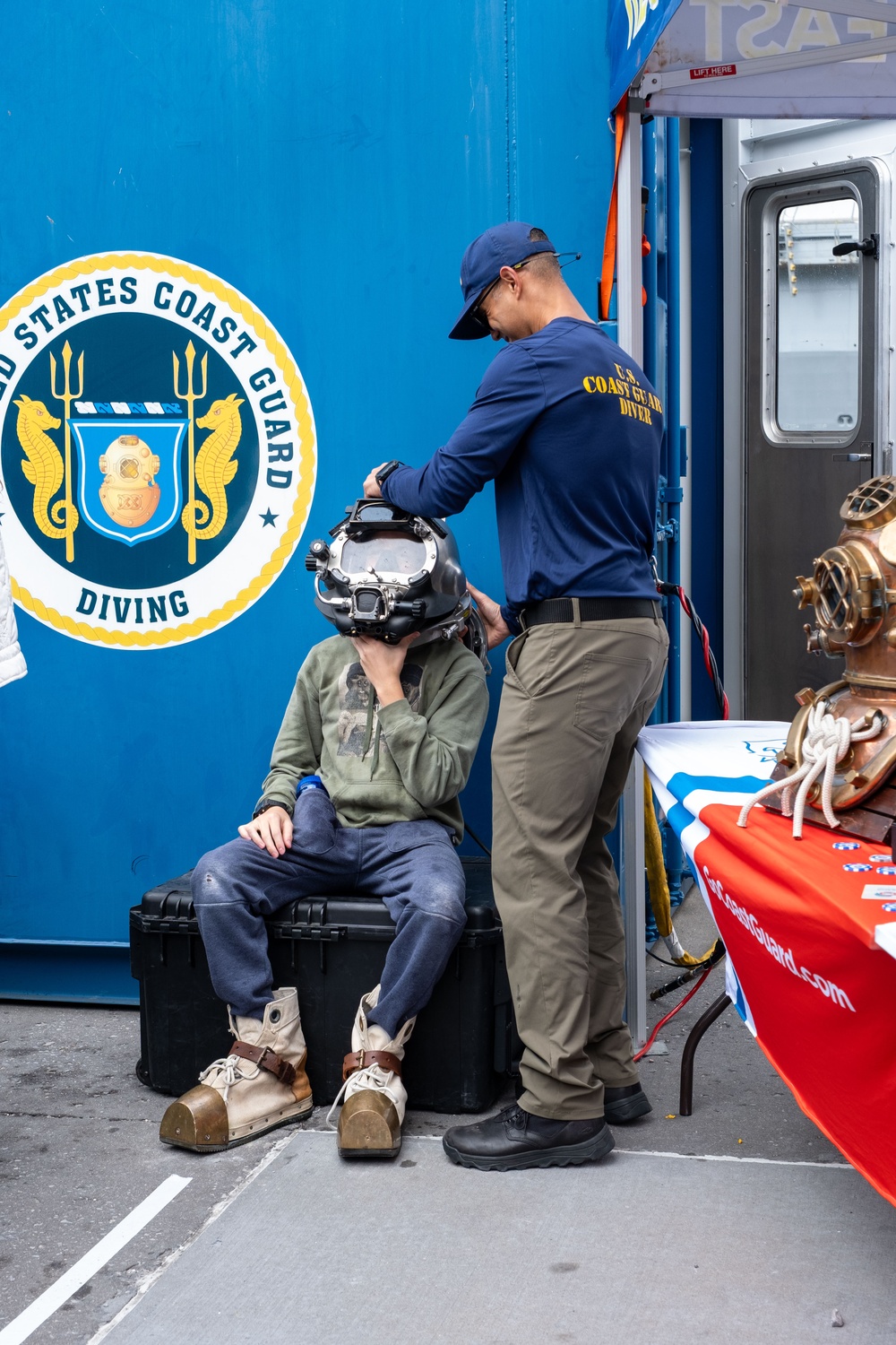 Coast Guard Recruiters, Atlantic Strike Team, and Divers Engage with Public During Fleet Week New York 2025