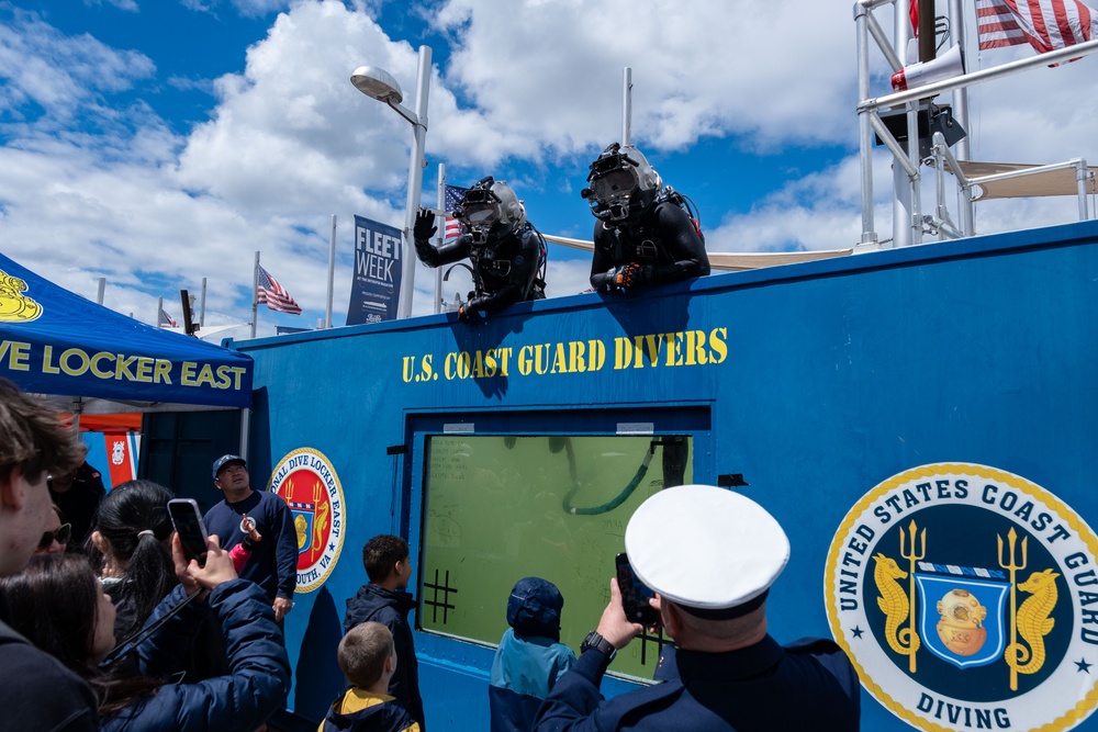 Coast Guard Recruiters, Atlantic Strike Team, and Divers Engage with Public During Fleet Week New York 2025