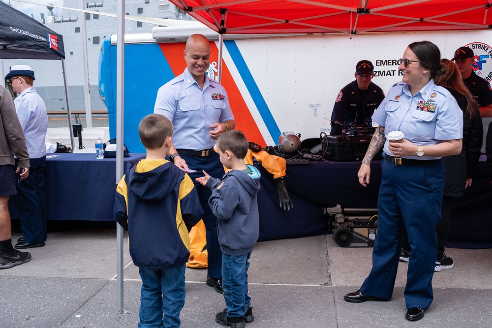 Coast Guard Recruiters, Atlantic Strike Team, and Divers Engage with Public During Fleet Week New York 2025