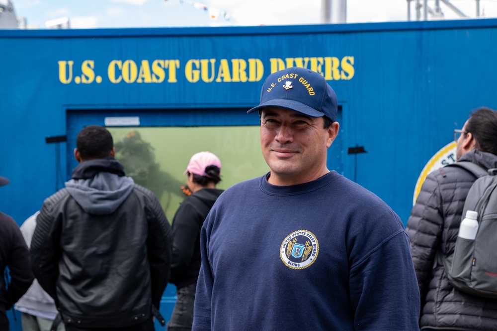 Coast Guard Recruiters, Atlantic Strike Team, and Divers Engage with Public During Fleet Week New York 2025