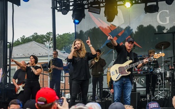 ‘Lt. Dan’ performs with band at MCB Quantico; first time on Quantico