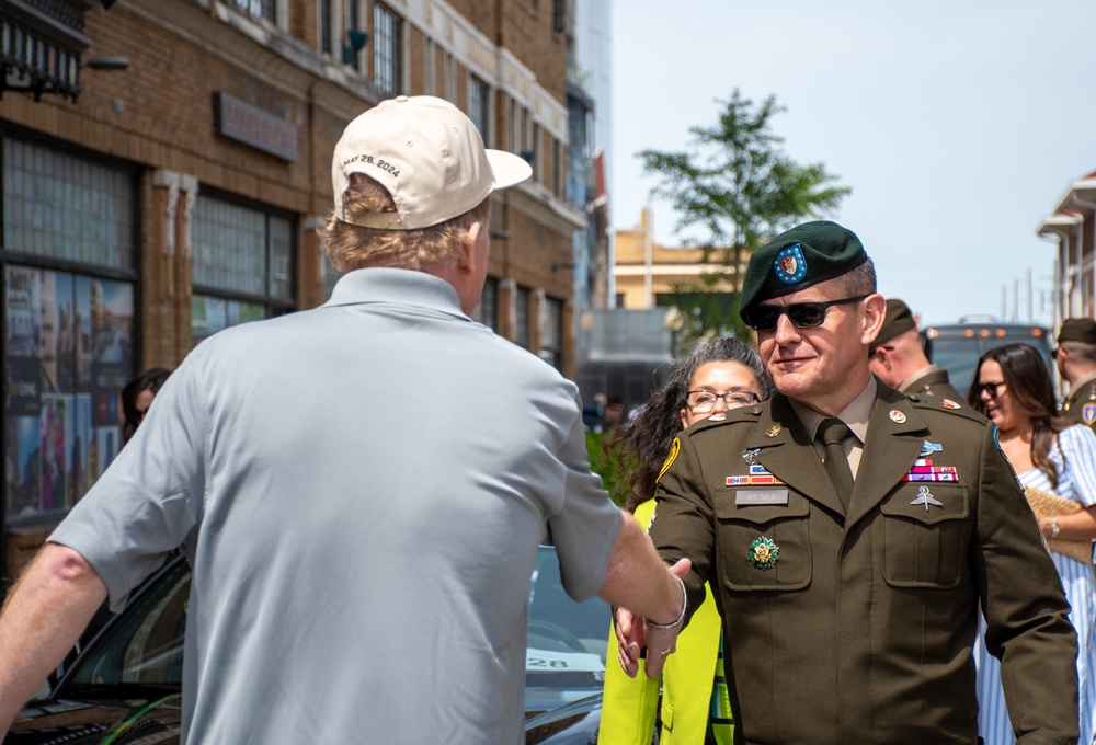 SMA, Indiana National Guard Command Staff participate in 500 Festival Parade breakfast and parade