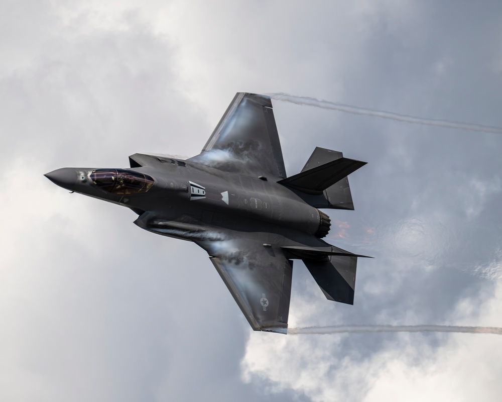F-35 Lightning II Demo Team at Sun N Fun
