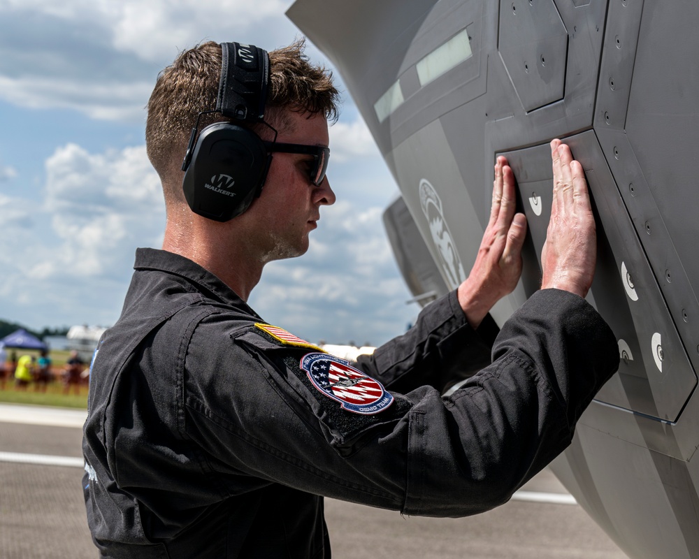 F-35 Lightning II Demo Team at Sun N Fun