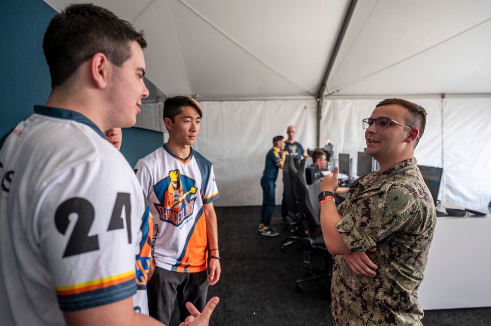 Recruiters arrive at Fleet Week L.A.