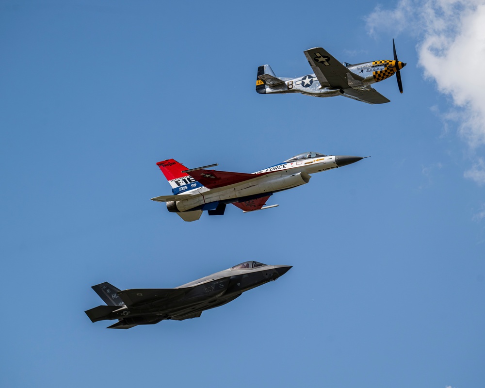 F-35 Lightning II Demo Team at Sun N Fun