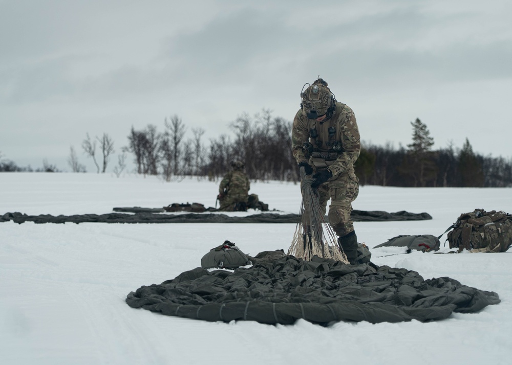 20th Special Forces Group conduct airborne operations with allies during Defender 25