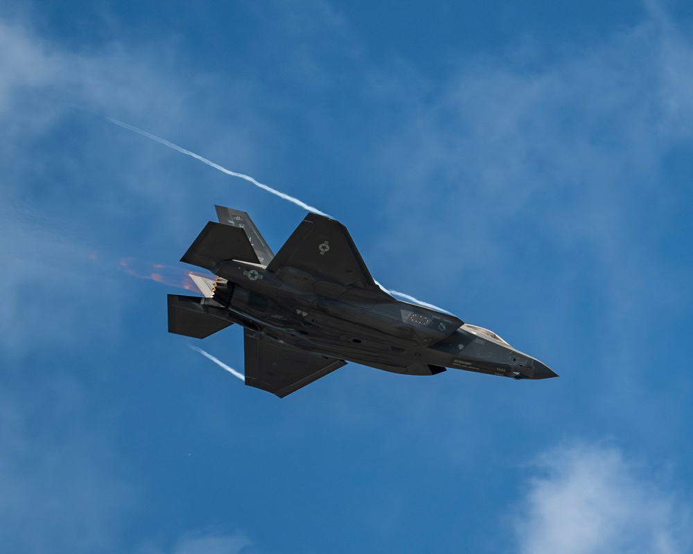 F-35 Lightning II Demo Team at Sun N Fun