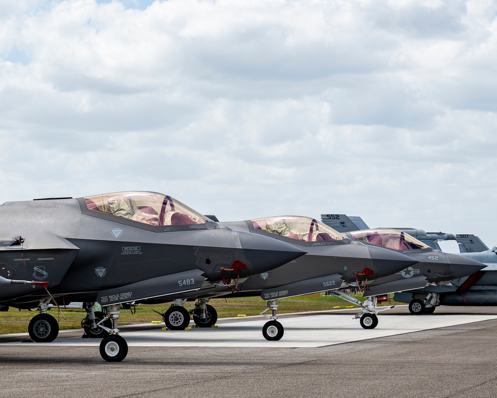 F-35 Lightning II Demo Team at Sun N Fun