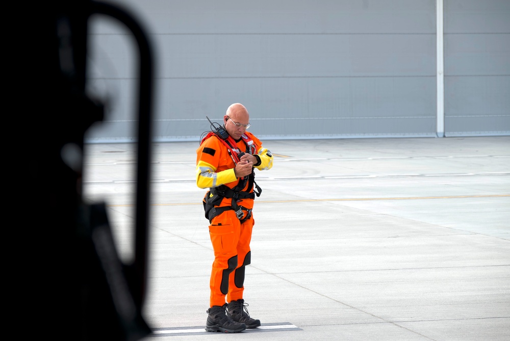 Coast Guard Air Station Ventura crew conducts SAR demo