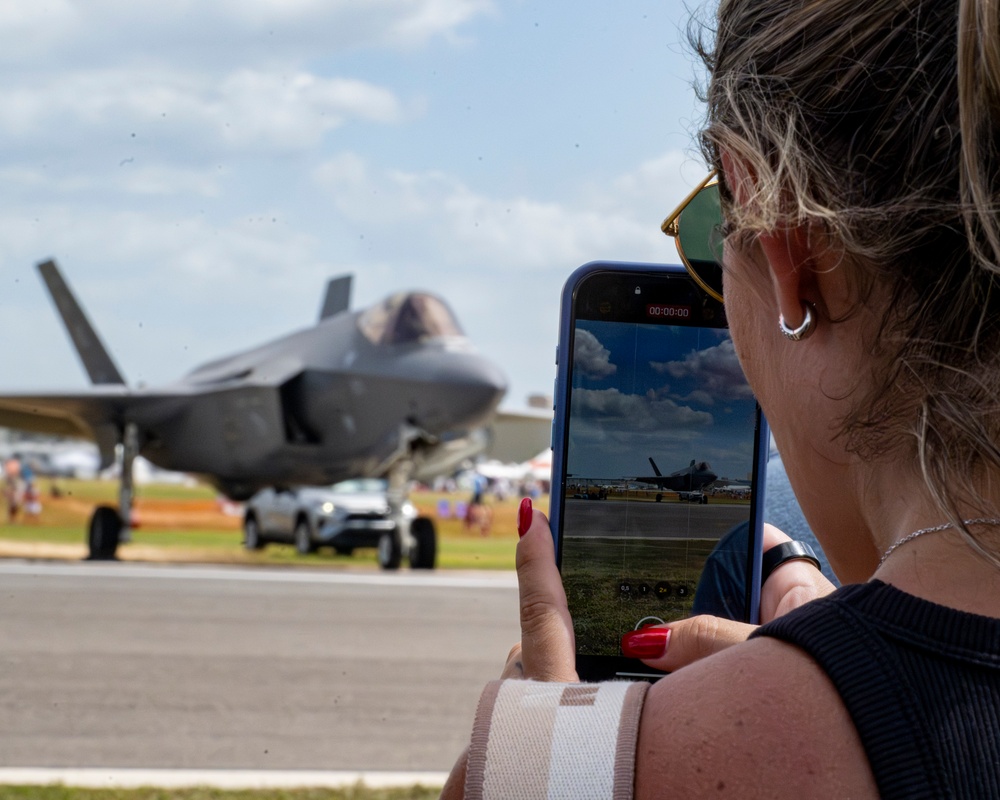 F-35 Lightning II Demo Team at Sun N Fun