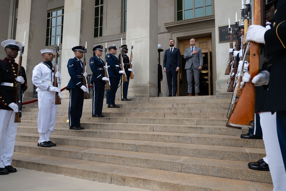 SD hosts Polish Deputy Prime Minister at Pentagon
