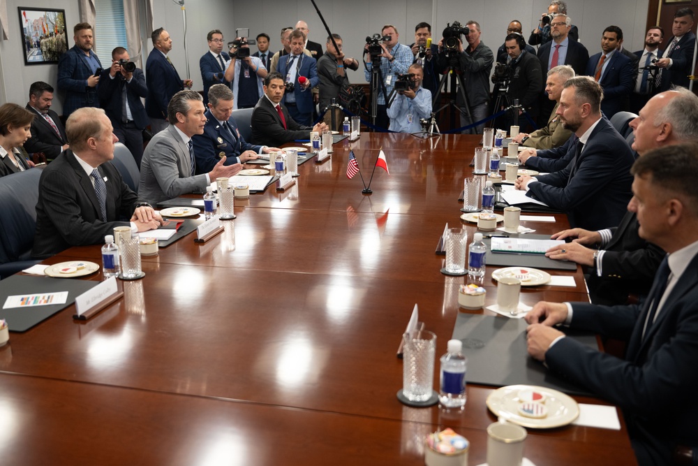 SD hosts Polish Deputy Prime Minister at Pentagon