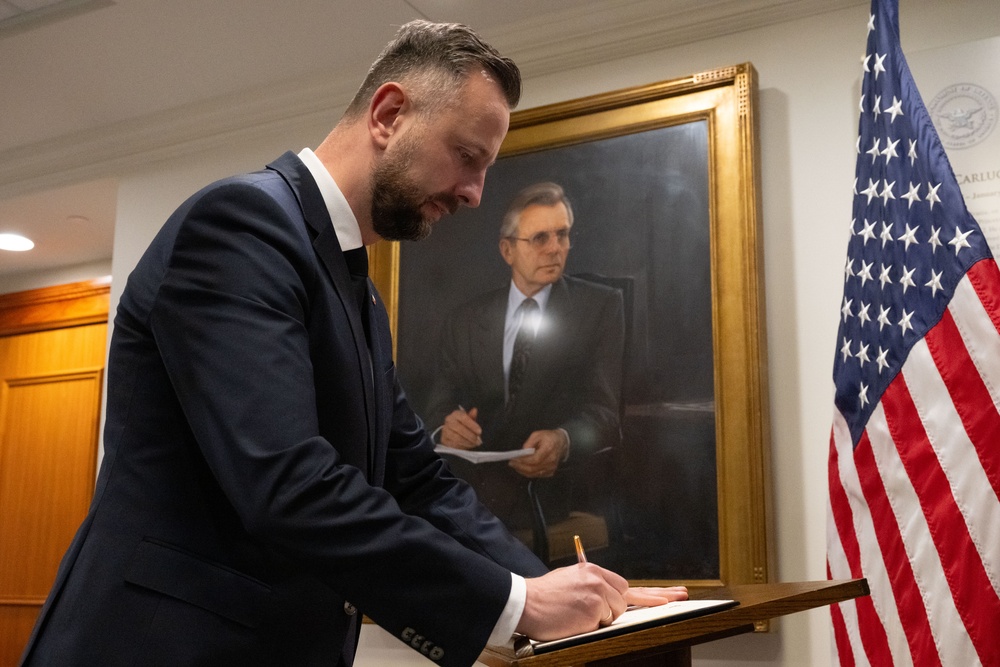SD hosts Polish Deputy Prime Minister at Pentagon