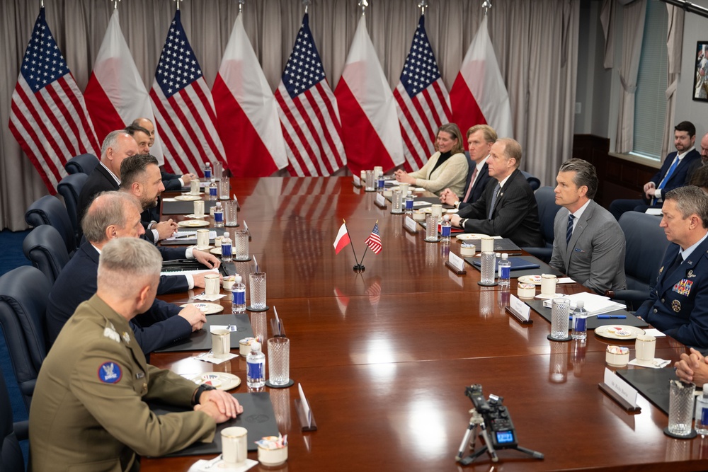 SD hosts Polish Deputy Prime Minister at Pentagon